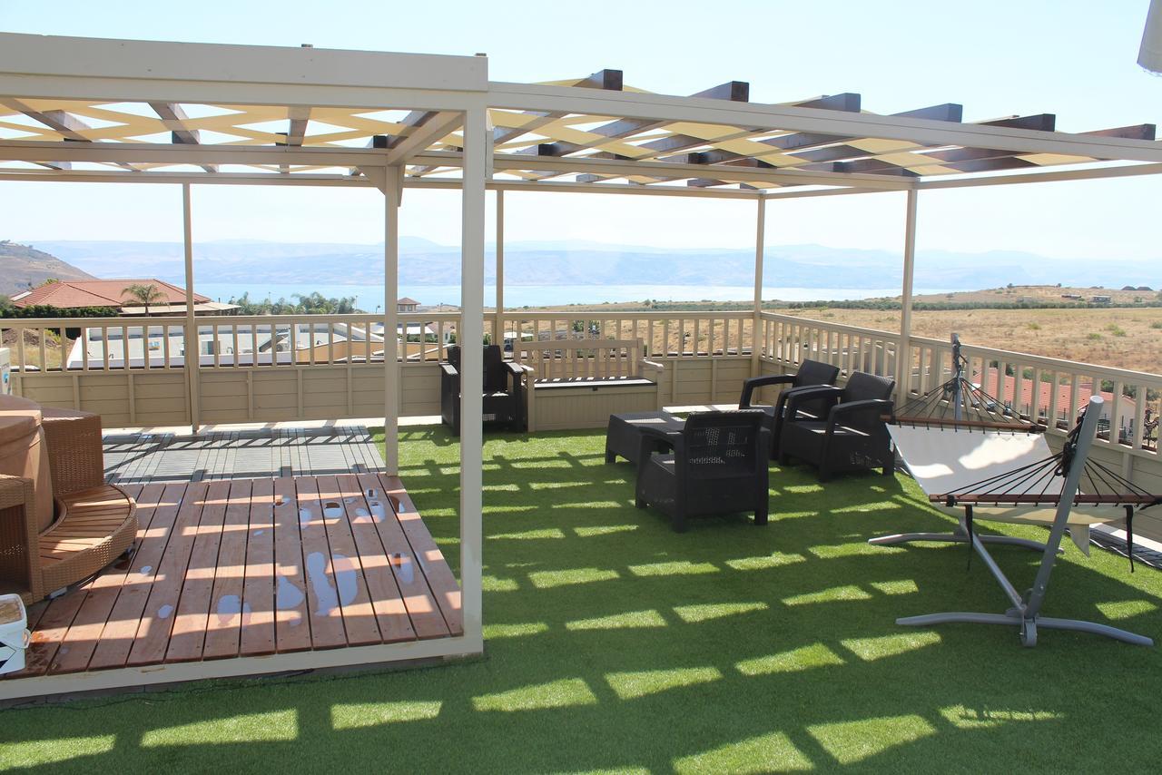 Lakeside Terrace Apartment *