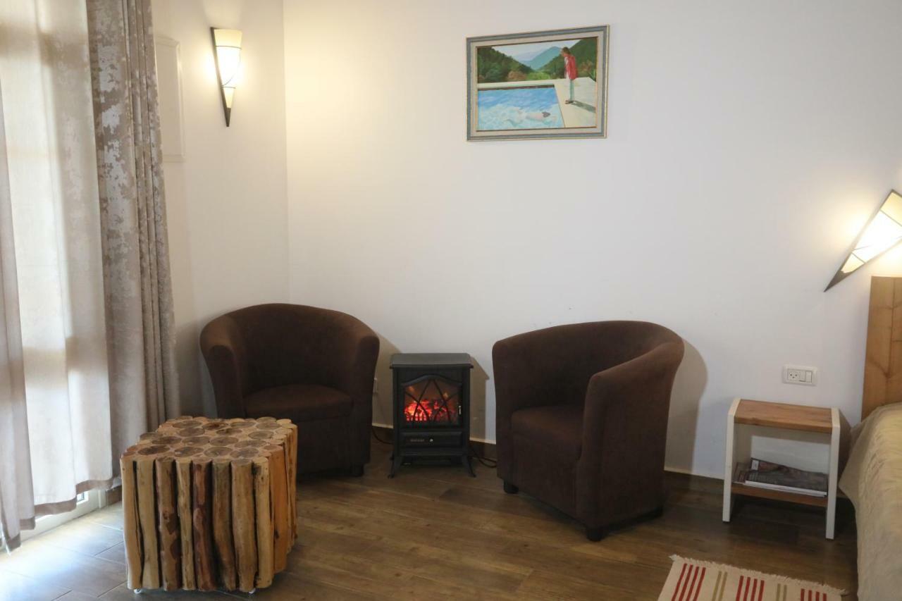 Lakeside Terrace Apartment