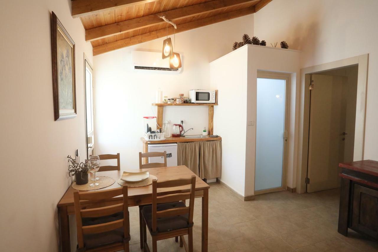 Lakeside Terrace * Neot Golan